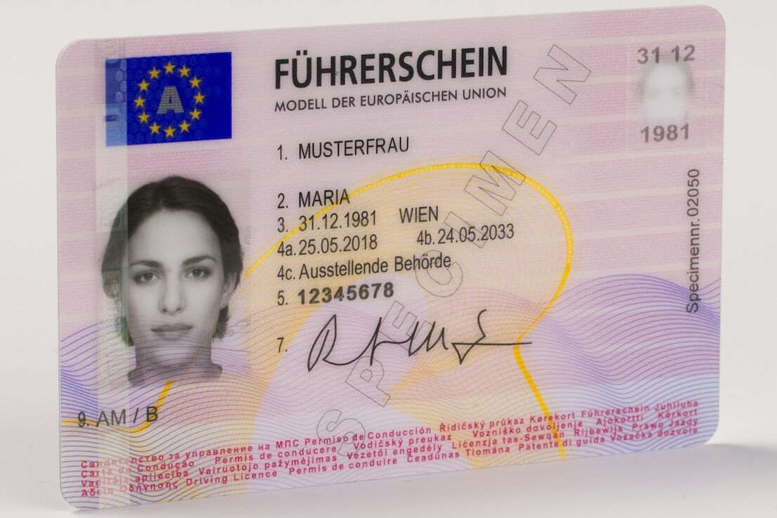 Österreichischer Führerschein Vorderseite schraeg