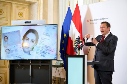 QR Code Neuer Reisepass CHECK AT